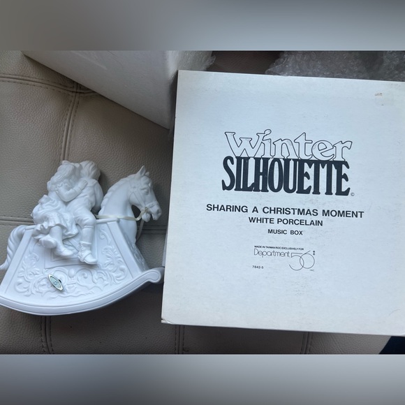 Winter Silhouette Dept 56 Sharing A Christmas Moment Musical Rocking Horse - Picture 6 of 8